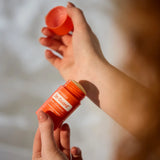 Anwendung dōTERRA On Guard™ Stick + Echinacea am Handgelenk