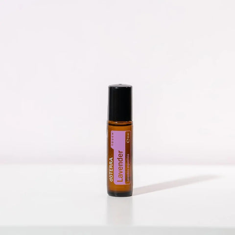 dōTERRA Lavendel Touch Roll-On 10ml – Flasche allein vor weißem minimalistischem Hintergrund | doTERRA