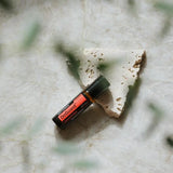 dōTERRA On Guard Touch 10ml Roll-On – Grüner Blatt-Hintergrund | doTERRA