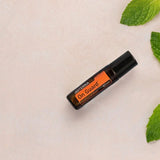 dōTERRA On Guard Touch Roll-on 10ml auf beigem Leinen mit Minzblättern Aufsicht | doTERRA